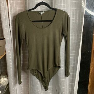 Green bodysuit long sleeve. S